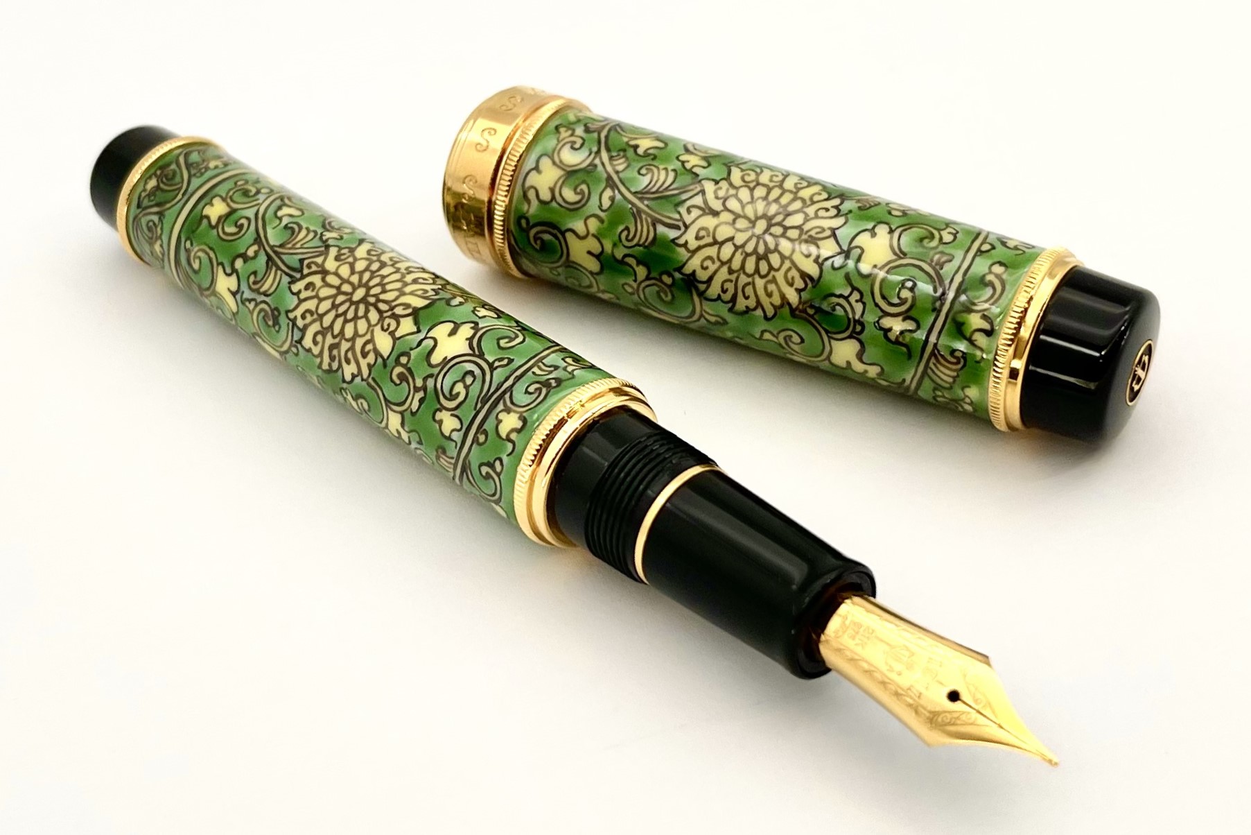 SailorAritaGenEmonKilnOuryokusaiKabutoKarakusaArabesqueFountainPen_E